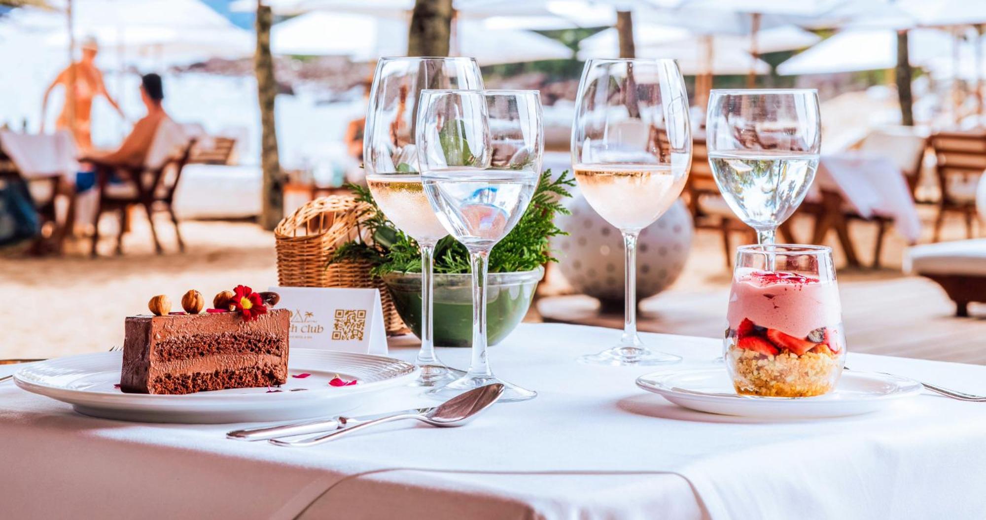 Dpny Beach Hotel & Spa إلهابيلا المظهر الخارجي الصورة A typical wine and dessert pairing